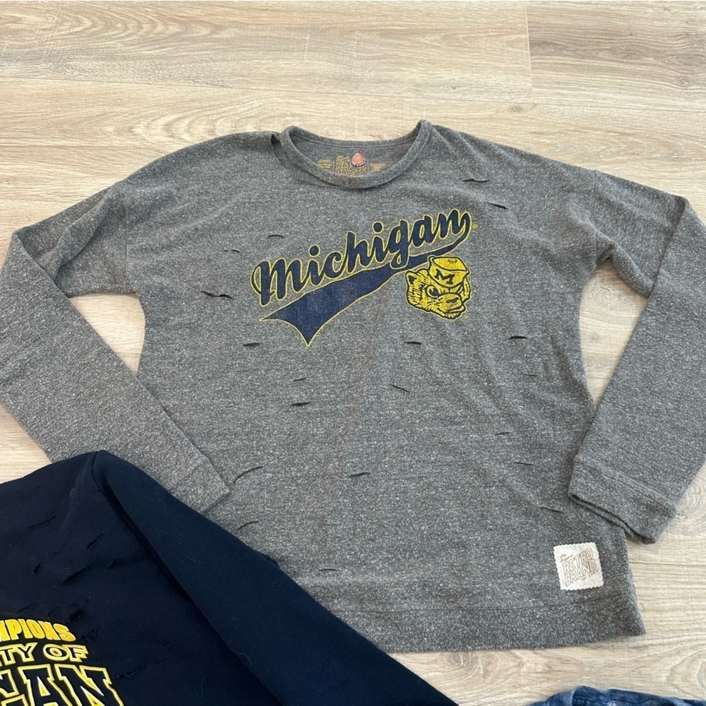 Retro brand Michigan university sweatshirt & tee bundle - Picture 7 of 11